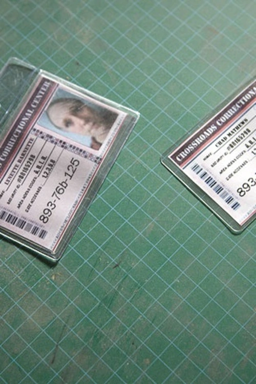 Nahlédněte do důmyslných plánů těch nejodvážnějších útěků z vězení na světě! Z první ruky o nich vyprávějí vězni i dozorci.V Americe je uvězněno přes dva miliony vězňů a každý rok se jen několik odvážných pokusí o útěk. Seriál odhaluje promyšlené a propracované plány a ukazuje extrémní odhodlání a vytrvalost při uskutečňování těch nejodvážnějších útěků z vězení v historii, jak o nich vyprávějí vězni a jejich dozorci. Všichni vězni sní o svobodě, ale pokusit se o šílený únik z vězení vyžaduje zvláštní druh zarputilé odvahy. Všechny vyprávěné příběhy jsou skutečné a obsahují detaily vysoce rizikových únikových plánů a manévrů, často protkané otevřenými rozhovory s jejich přímými účastníky nebo svědky.Kanadský dokumentární seriál (2011).