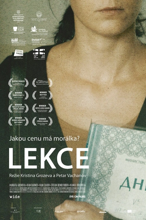 Úsporné a intenzivní sociální drama o učitelce, jejíž život obrátí naruby manželův dluh. Naděžda pracuje jako učitelka na malém bulharském městě. Je nespokojená v práci i ve svém osobním životě. Když ve škole dojde k drobné krádeži, rozhodně se svým žákům dát malou lekci z morálky, v níž sama neotřesitelně věří. Její víru ale podrobí tvrdému testu dluh nezodpovědného manžela, který Naděždinu existenci změní v houževnatý zápas s jediným cílem – zachránit rodinu. Překážky jsou ale tak velké, že k jejich překonání bude nejspíš nutné morálku upozadit.