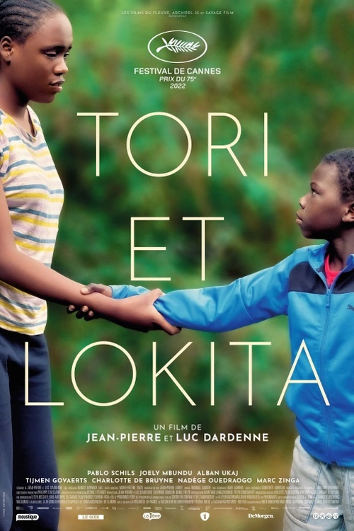 Lokita se snaží přesvědčit úřady, že v západoafrickém sirotčinci vypátrala a poznala svého o osm let mladšího bratra Toriho – přestože ho naposledy viděla jako nemluvně. Její obavy jsou oprávněné. Není důvěryhodným svědkem. A skutečně, Tori není její pokrevní příbuzný poznali se až na vyčerpávající odyseji napříč Evropou. Jejich silné pouto však není jen dílem okolností. V nepřátelském a nebezpečném prostředí nacházejí jeden u druhého lásku a oporu. Dočasně ubytováni ve státem spravovaném centru, pracují v noci bok po boku v italské restauraci a slouží jejímu šéfkuchaři jako poslíčci s drogami. Bratři Dardenneové pracují setrvale na tak vysoké úrovni (Dva dny, jedna noc Kluk s motorkou L’enfant), že máme tendenci vnímat jejich filmy jako něco samozřejmého. To by však byla chyba. V době, kdy velké části kinematografie dominují fantazijní útěky od reality k moci a síle, zakládají bratři Dardenneovi své filmy na sociálním realismu a vcítění se do slabých a zranitelných. Jejich poslední film vás napne až k pr