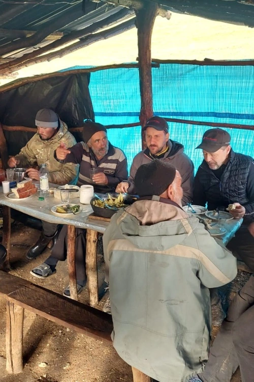 Horská oblast Gruzie s prudkými svahy a těžko přístupnými údolími je známa svou bohatou historií a nedávno vyhlášenou chráněnou zónou. Je důležitou součástí české zahraniční rozvojové spolupráce, která zde podporuje udržitelné lesy a řeší sociálně-environmentální problémy.