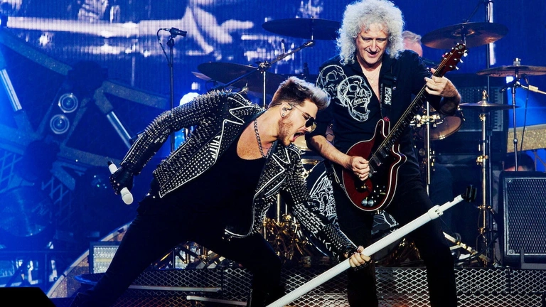 Queen & Adam Lambert: The Show Must Go On, Je nám ctí...