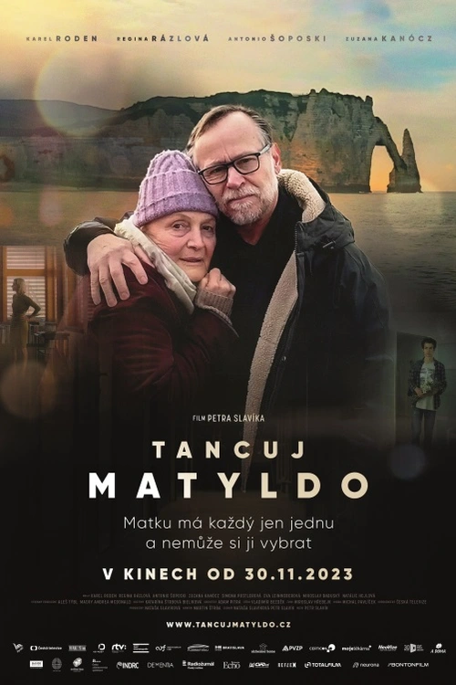 Zatímco on má rád klid a pořádek, ona je bohémská a nespoutaná. Nikdy spolu dlouho nevydrželi, ale teď budou muset. Syn Karel Roden a matka Regina Rázlová ve strhující tragikomedii o hledání, odpouštění a odcházení. Televizní premiéra koprodukčního filmu ČT. Dále hrají: A. Šoposki, Z. Kanócz, S. Postlerová, N. Hejlová a další. Scénář N. Slavíková a P. Slavík. Kamera M. Štrba. Režie P. Slavík