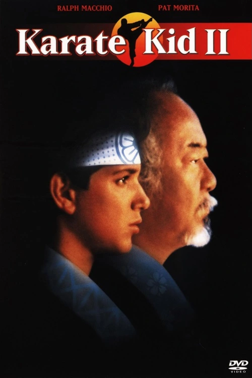 Karate Kid 2. Půl roku po vítězství v karate, Danny La Russo doprovází svého učitele Mijagiho na Okinawu, kde Mijági čelí svému dřívějšímu příteli Satovi v čestném souboji o dědictví vesnice. Danny se dostane do konfliktu se Satovým synovcem a musí bojovat, když málem přijde o život.