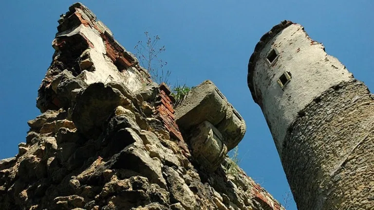 Krajinou příběhů českých hradů známých i neznámých