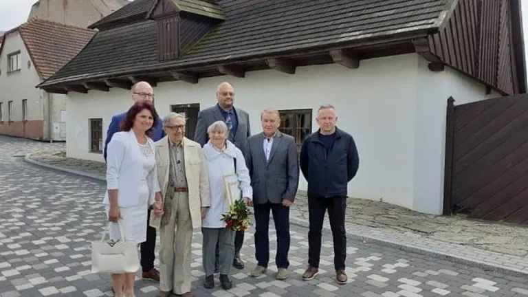 Štace Miloně Čepelky, Klobouk dolů