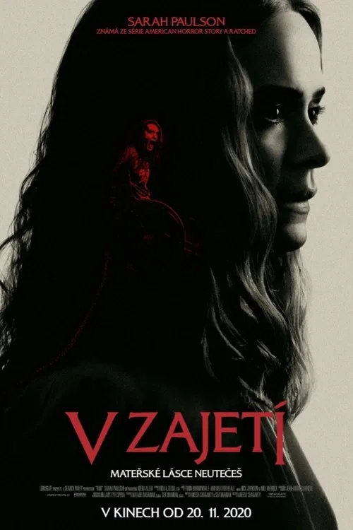V zajetí. Chloe, mladá dívka na vozíku, vyrůstá v izolaci s matkou, která se hodlá o ni starat do roztrhání těla. Sehraná dvojice prochází výzvou Chloeinych zdravotních problémů a matčinou potřebou ji chránit. Když Chloe začne objevovat děsivá tajemství, musí utéct z matčina objetí.