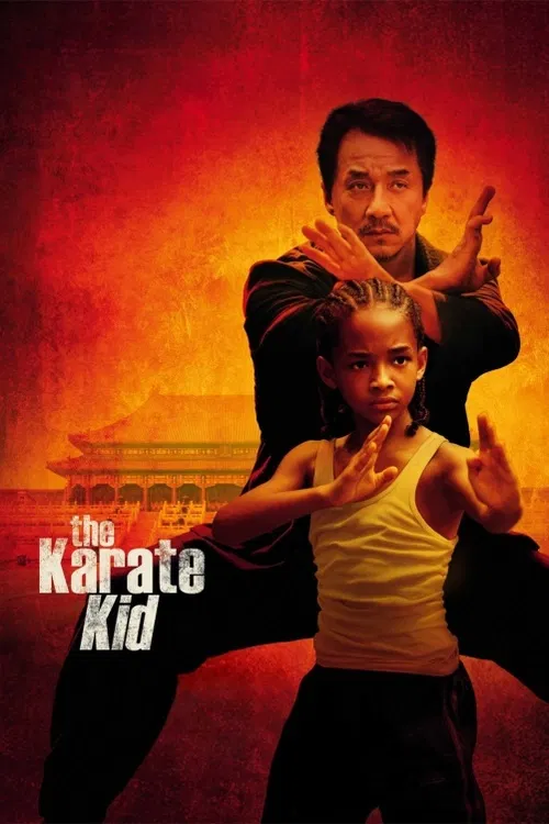 Karate Kid. Dvanáctiletý Dre Parker (Jaden Smith) se kvůli kariéře matky přestěhuje z Detroitu do Číny. Zde kvůli kulturním rozdílům má problémy navázat přátelství. Ale potkává Mej Jing a údržbáře pana Hana (Jackie Chan), který jej naučí kung fu. Dre se musí postavit školnímu rváči na kung fu turnaji.