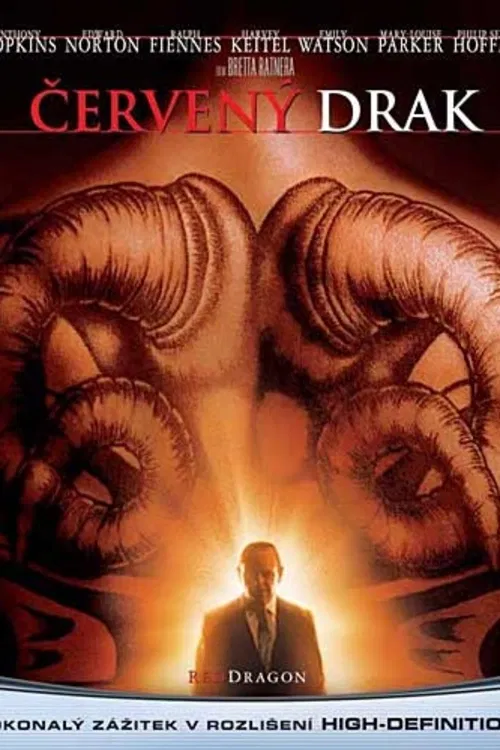 Bývalý vyšetřovatel Will Graham (Edward Norton) je požádán o pomoc při vyšetřování případu vyvraždění dvou rodin. V pátrání po bestiálním vrahovi mu nedokáže lépe pomoci nikdo jiný než Hannibal Lecter (Anthony Hopkins), který si odpykává svůj doživotní trest za zdmi jednoho z nejstřeženějších vězení v zemi... Americký thriller (2002). Dále hrají R. Fiennes, H. Keitel, E. Watsonová a další. Režie B. Ratner. 18+ (obsahuje násilí, strach, vulgarismy)