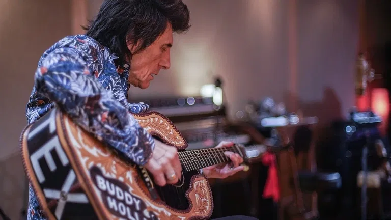 Ronnie Wood: Někdo tam nahoře mě má rád, Příběhy světové hudby